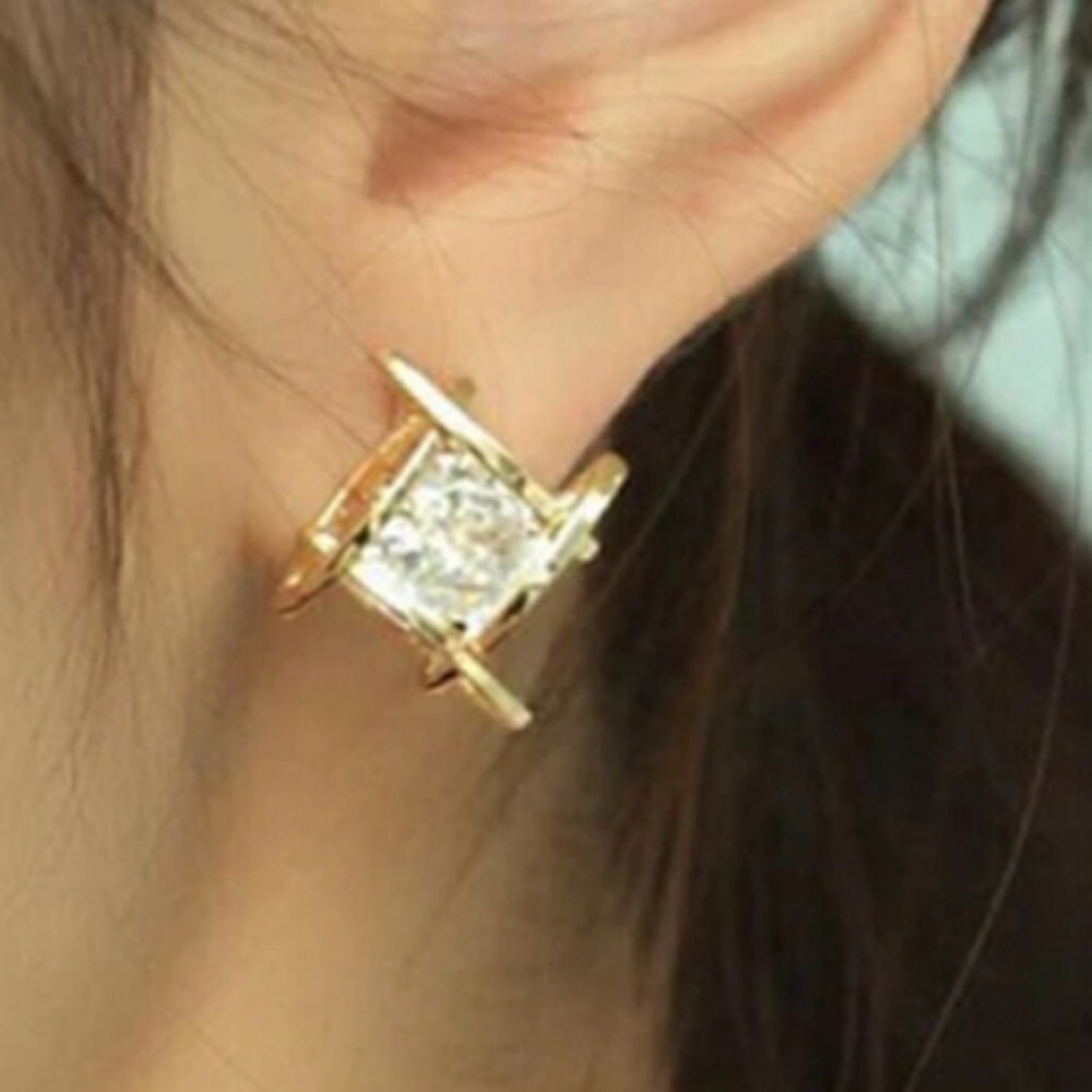 New”Gold Tone 3D Caged Diamond Stud Earrings - Picture 3 of 6